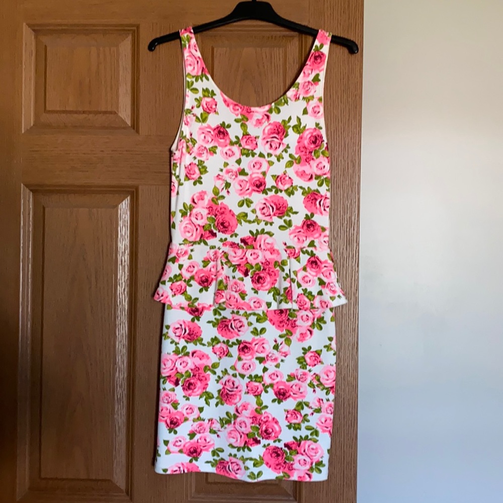 Floral fitted summer mini dress